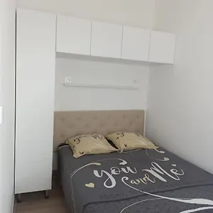 Maison, Rue Calme Dans Village , Saint-Mitre-les-Remparts France